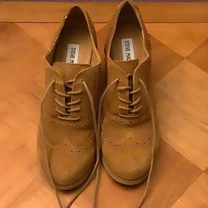 Steve Madden light brown lace up wingtip heel